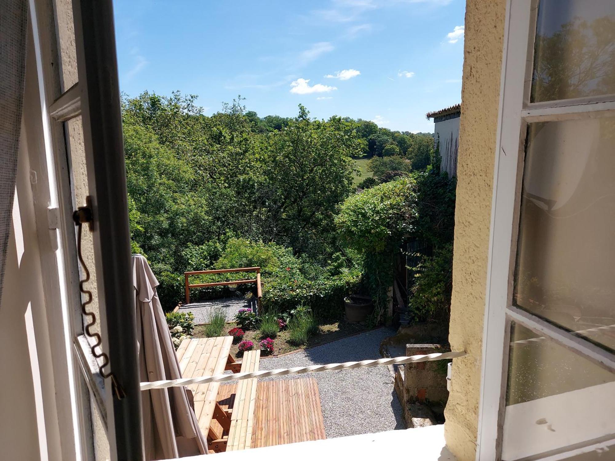 Charming Two Bedroom Gite With Beautiful Gardens Confolens Exterior foto