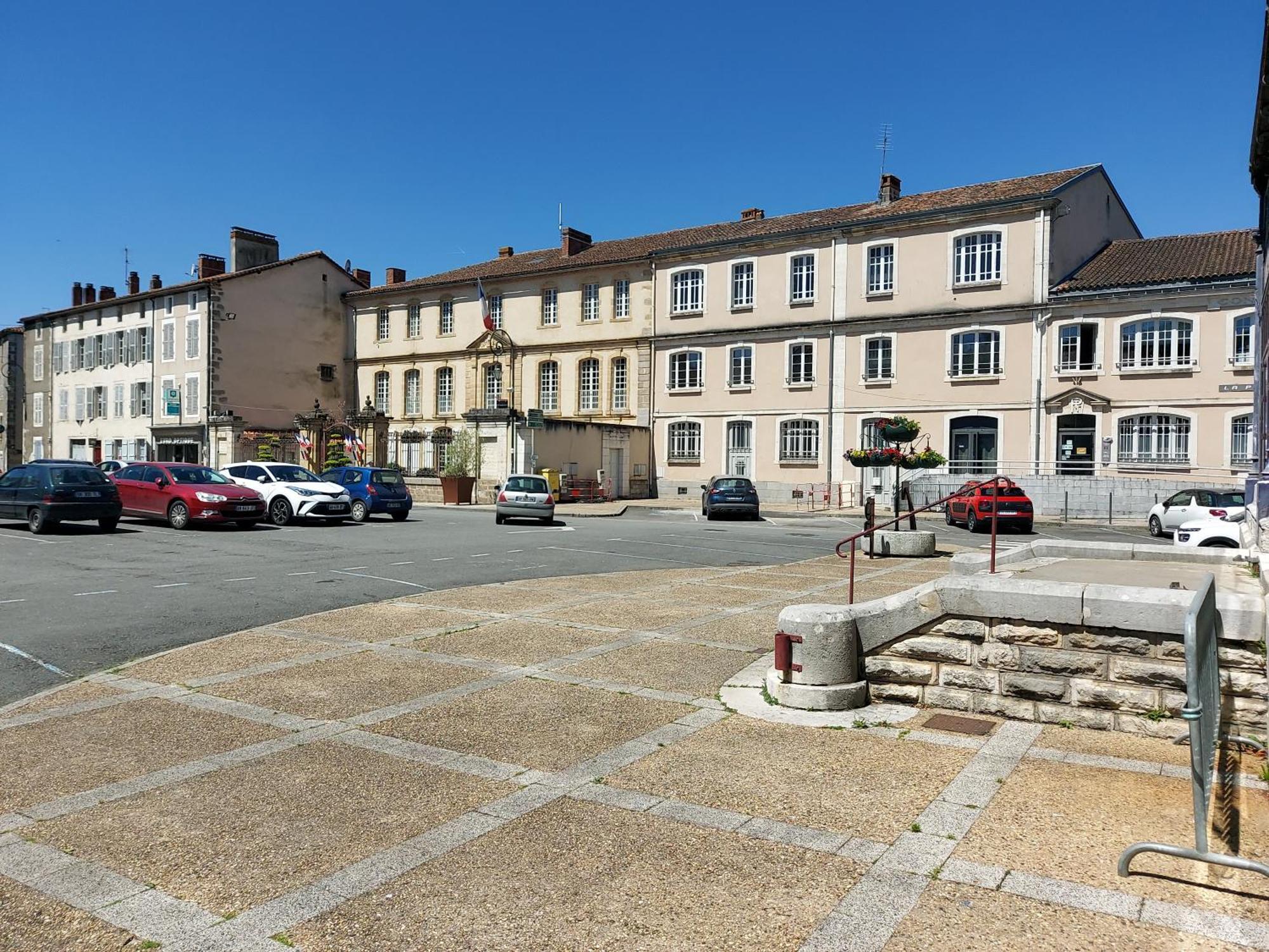 Charming Two Bedroom Gite With Beautiful Gardens Confolens Exterior foto